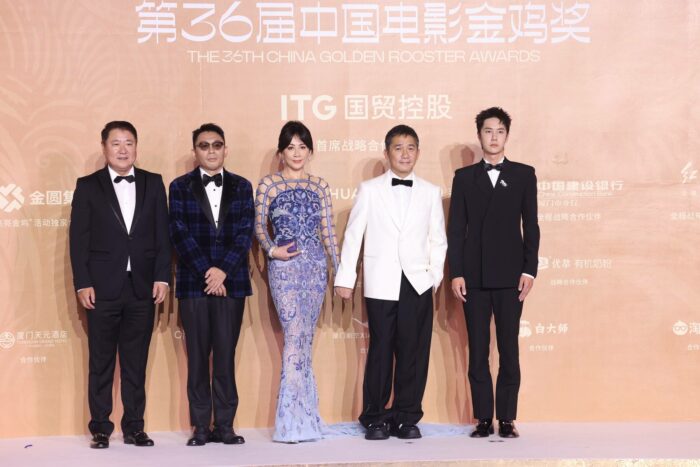 Китайские звёзды на красной дорожке премии "Золотой петух"