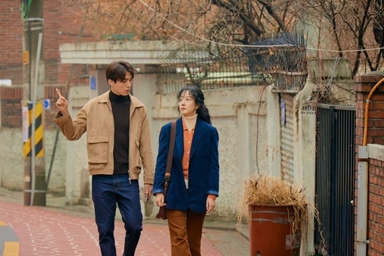 Ли Дон Ук и Им Су Джон рассказали, какие детали фильма "Одинокие в Сеуле" находят отклик в их душах