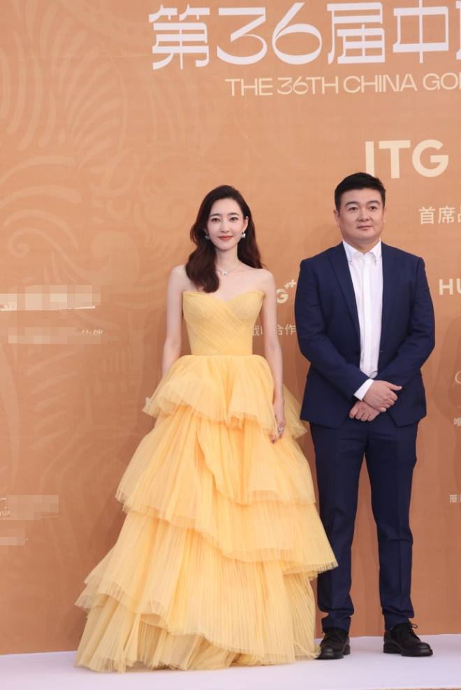 Китайские звёзды на красной дорожке премии "Золотой петух"