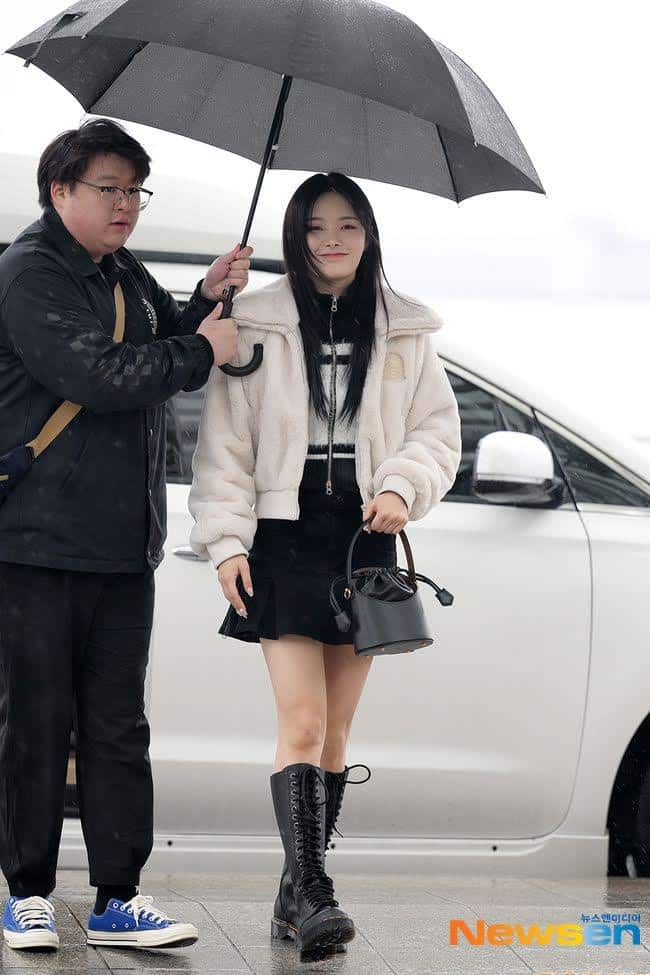 Корейские нетизены обсуждают фото Кины из FIFTY FIFTY из аэропорта