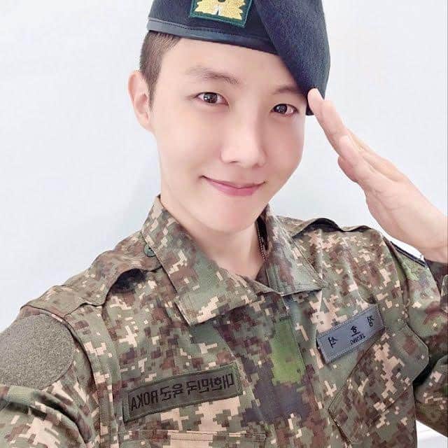 ARMY растроганы новым фото Джей-Хоупа из BTS в армии