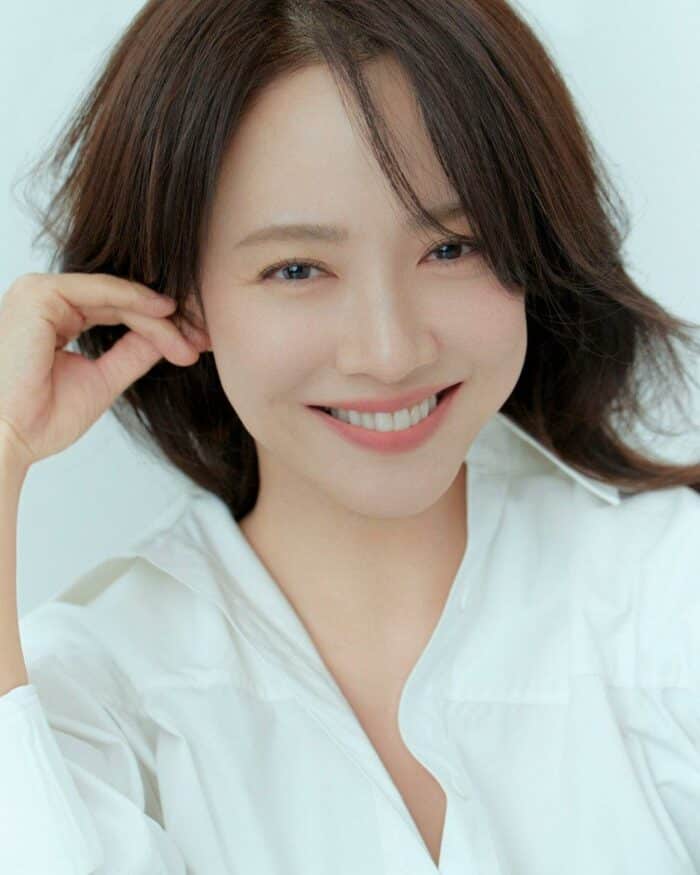 Сон Джи Хё поделилась позитивными фото для профиля в новом агентстве