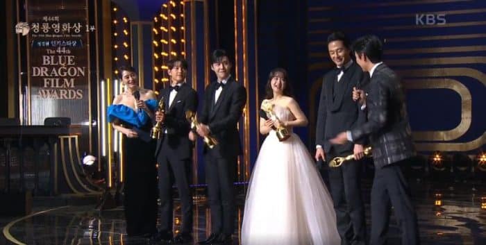 Взаимодействие Ким Сон Хо и Сон Джун Ки на церемонии Blue Dragon Film Awards вызывает интерес публики: Они готовятся к сотрудничеству?