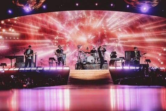 Coldplay продемонстрировали дружбу с BTS на концерте в Японии