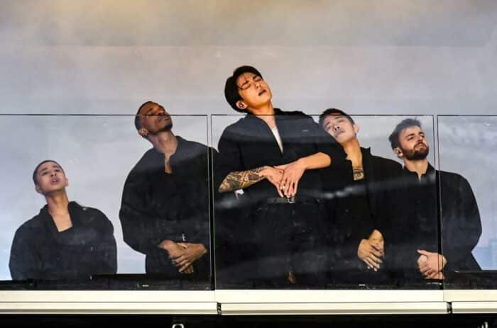 Billboard выложили фотоотчёт с выступления Чонгука из BTS на Таймс-сквер
