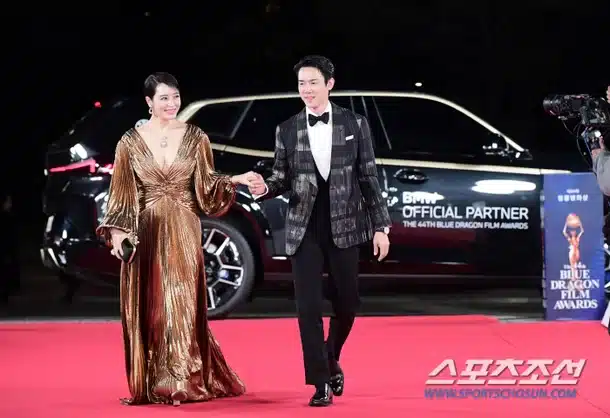 Ким Хе Су на красной дорожке "Blue Dragon Film Awards": кольцо за 43,000 долларов США