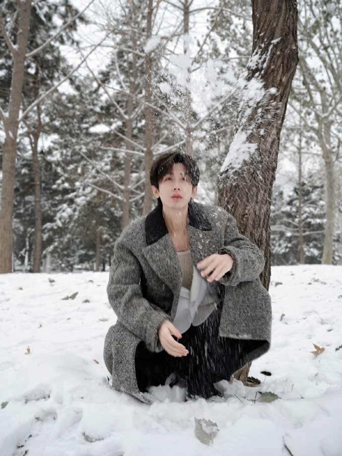 Зимнее настроение Чэн И в новой фотосессии
