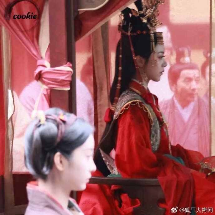 Чжан Лин Хэ и Чжао Цзинь Май в свадебных нарядах на съёмках дорамы "Великая принцесса"