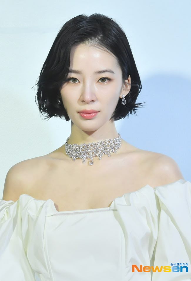6 стильных корейских звезд, посетивших открытие магазина Swarovski в Сеуле