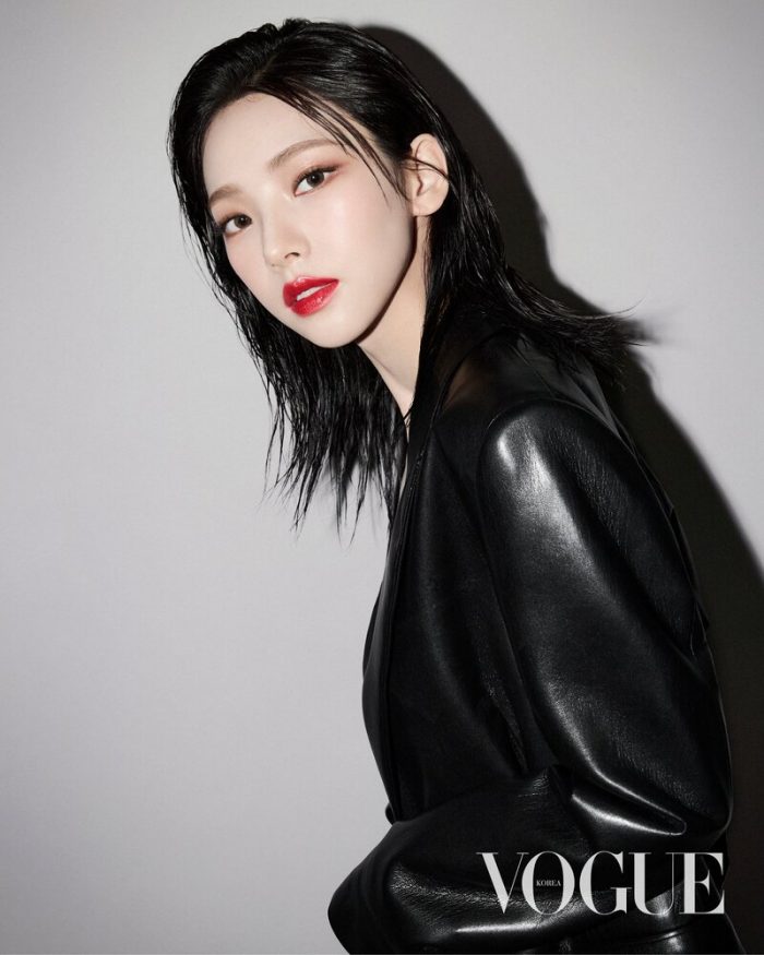 Карина из aespa в фотосессии для YSL Beauty в январском номере Vogue Korea