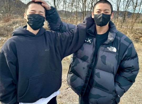 Появились новые армейские фото Чимина и Чонгука из BTS