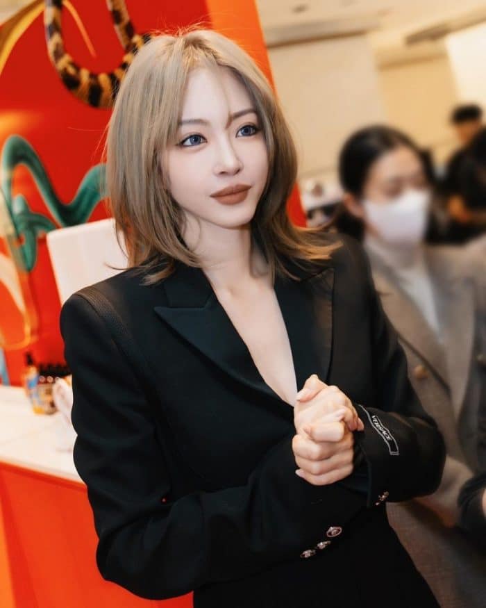 «В ней что-то изменилось»: нетизены обсуждают внешность Хан Йе Сыль после её недавнего выхода в свет