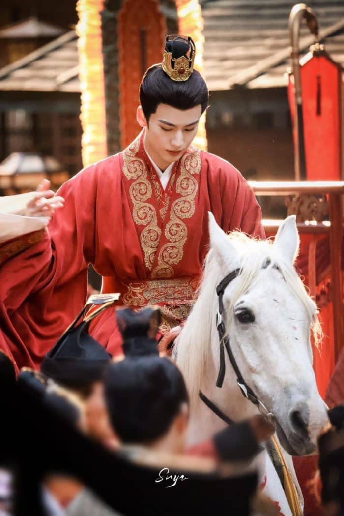 Чжан Лин Хэ и Чжао Цзинь Май в свадебных нарядах на съёмках дорамы "Великая принцесса"