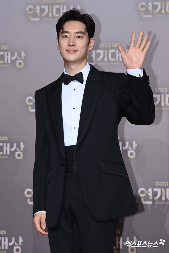 Звезды сияют на красной дорожке «SBS Drama Awards 2023»