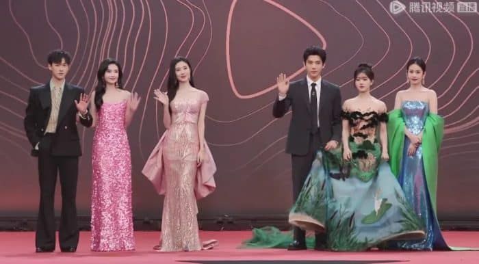 Знаменитости на красной дорожке Tencent Video Star Awards