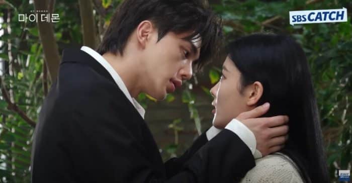 Сон Кан и Ким Ю Джон мило взаимодействуют во время съёмок сцены поцелуя в дораме «Мой демон»