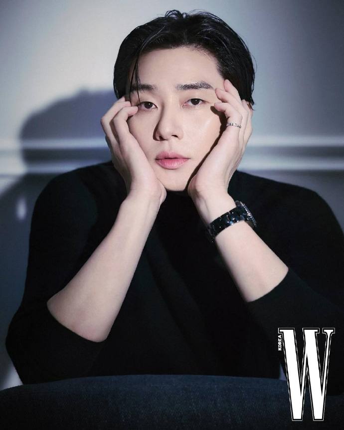 Пак Со Джун в фотосессии для Chanel Beauty в февральском выпуске журнала W Korea