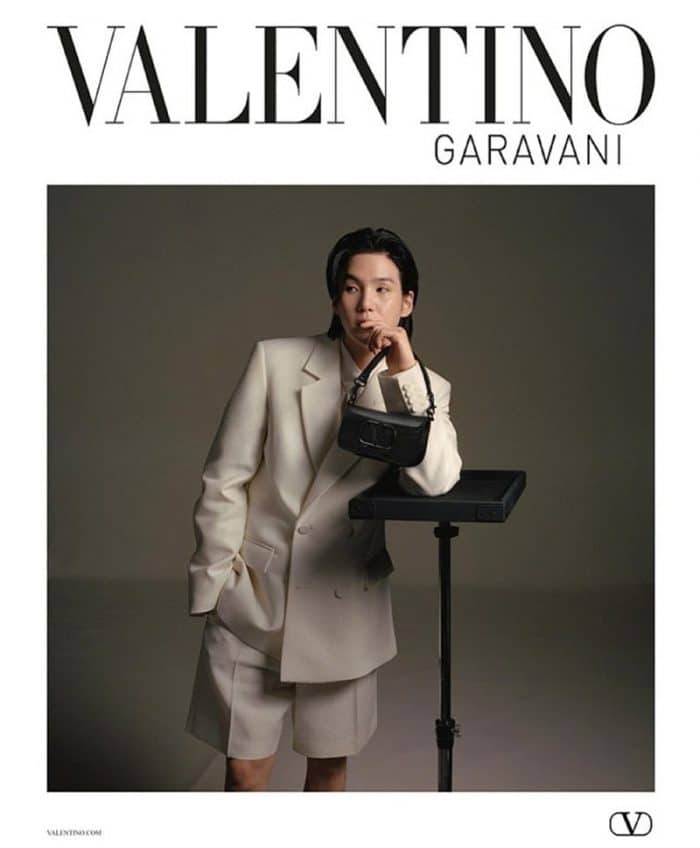 Шуга из BTS излучает харизму в новой фотосессии для "Valentino"