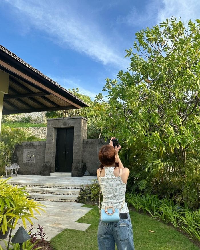 Наён из TWICE поделилась фотографиями из своей поездки на Бали