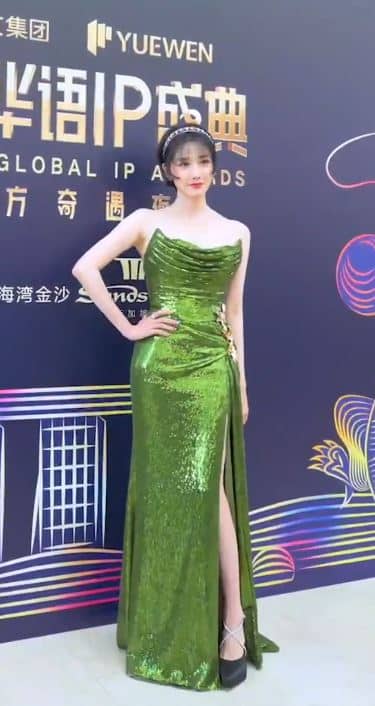 Китайские звёзды на красной дорожке премии Yuewen Global IP Awards