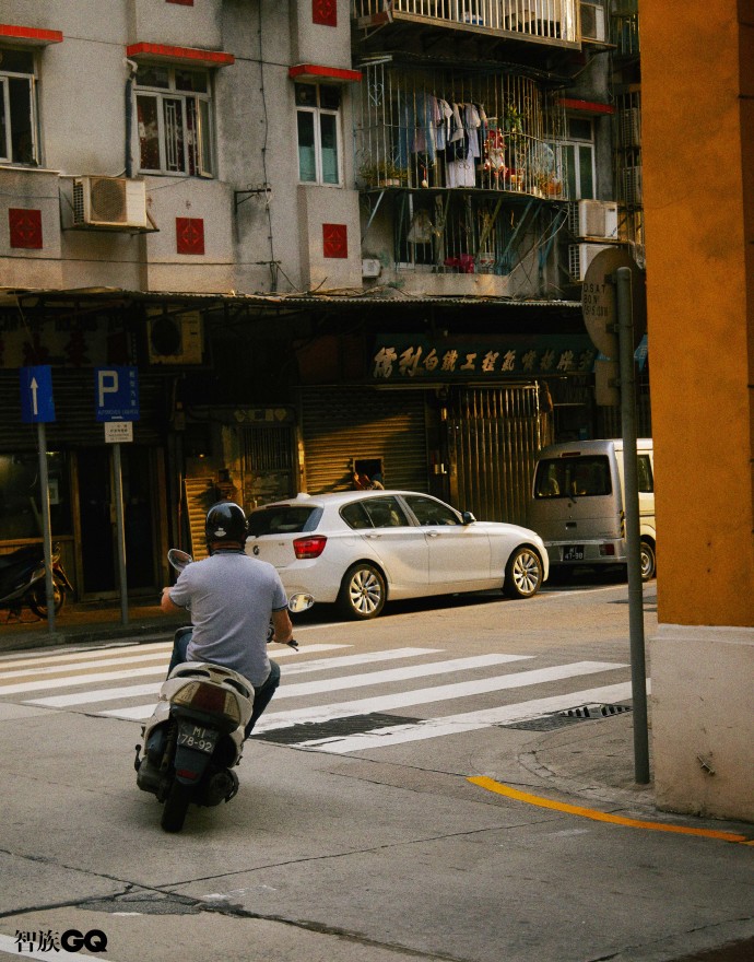 Сюй Кай исследует улицы Макао в новой фотосессии для GQ