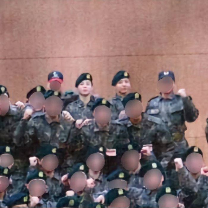 Чонгук и Чимин из BTS успешно завершили обучение в учебном центре в армии