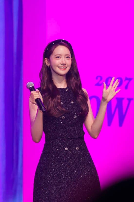 Юна растрогала фанатов, спев песню на кантонском диалекте во время фанмитинга в Гонконге