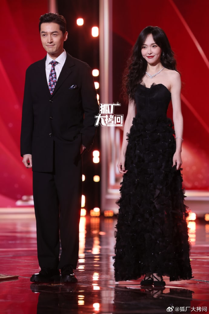 Китайские звёзды на красной дорожке церемонии TV Drama CMG