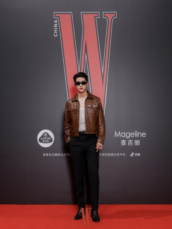 Китайские звёзды на красной дорожке на церемонии журнала W