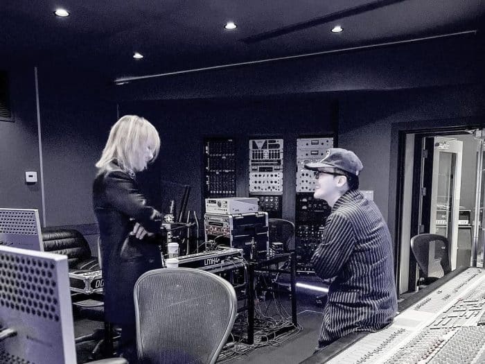 Йошики опубликовал фото с G-Dragon из своей студии в Лос-Анджелесе, вызвав предположения о сотрудничестве