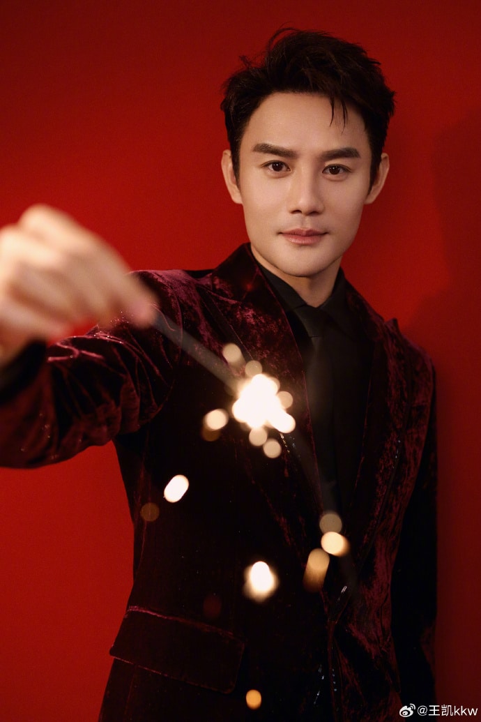 Китайские актёры поздравили с Праздником фонарей