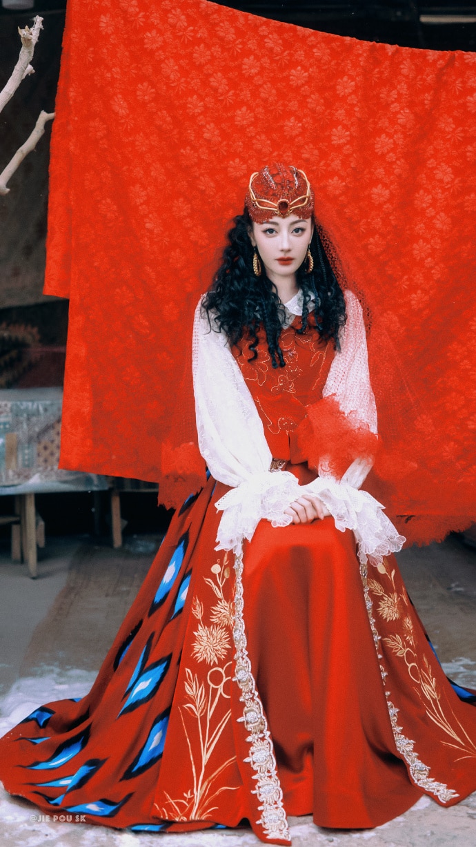 Восточная красавица Дильраба в национальном костюме