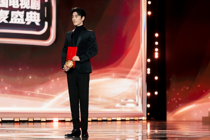 Выступление Сяо Чжаня на гала-концерте Beijing TV + награда в номинации "Прорыв года"
