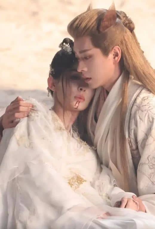Чэн Лэй и Гулиначжа на съёмках романтично-трагичной сцены поцелуя