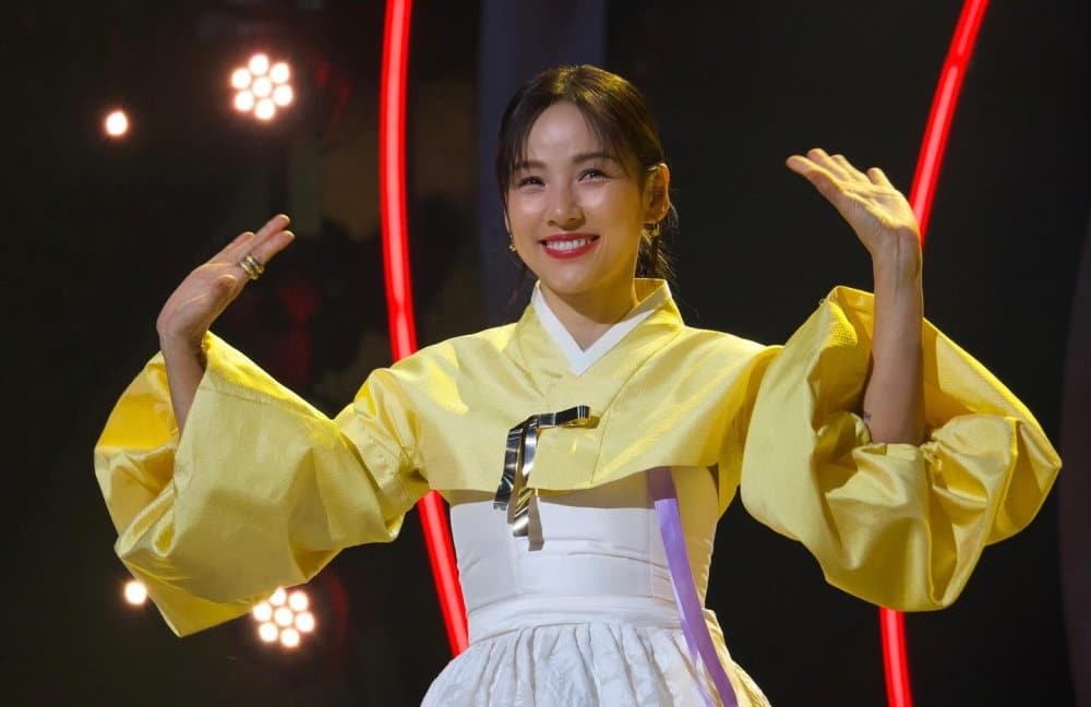 [DISQUS] Ли Хёри покорила нетизенов, появившись в прекрасном ханбоке на шоу «The Seasons - Lee Hyori's Red Carpet»