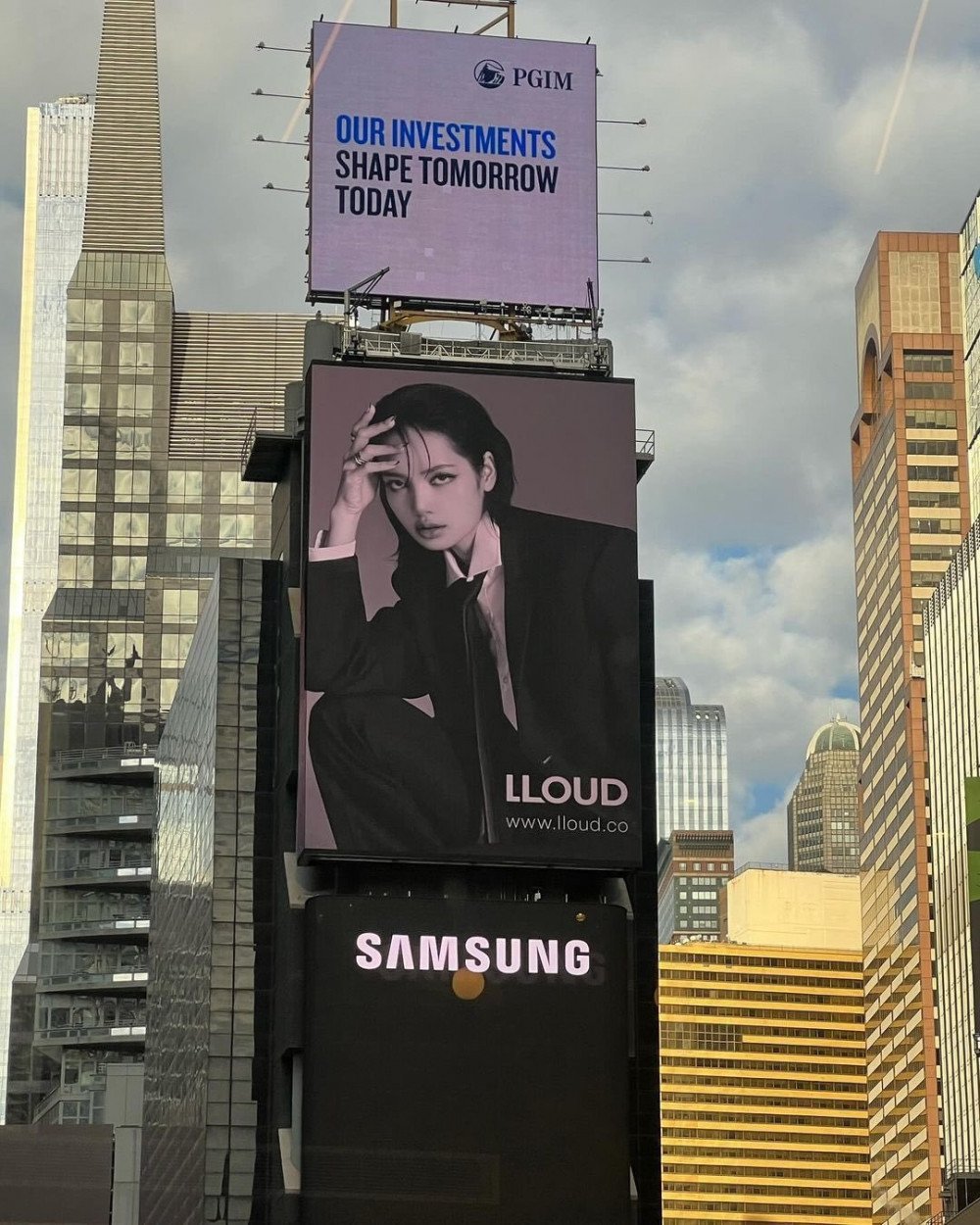 Лиса из BLACKPINK запустила глобальную рекламную кампанию для своего лейбла LLOUD