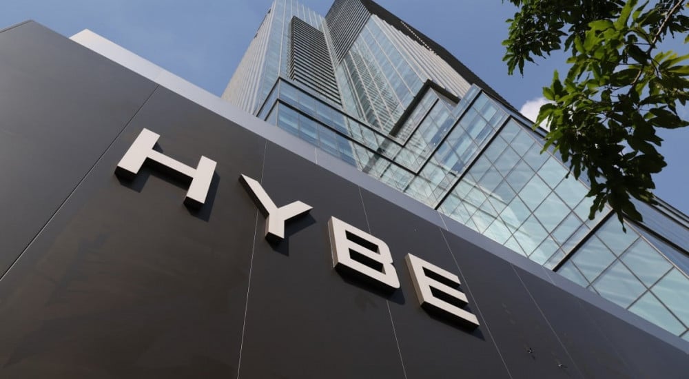HYBE приобретет оставшиеся акции Ли Су Мана в SM Entertainment за 78 миллионов долларов