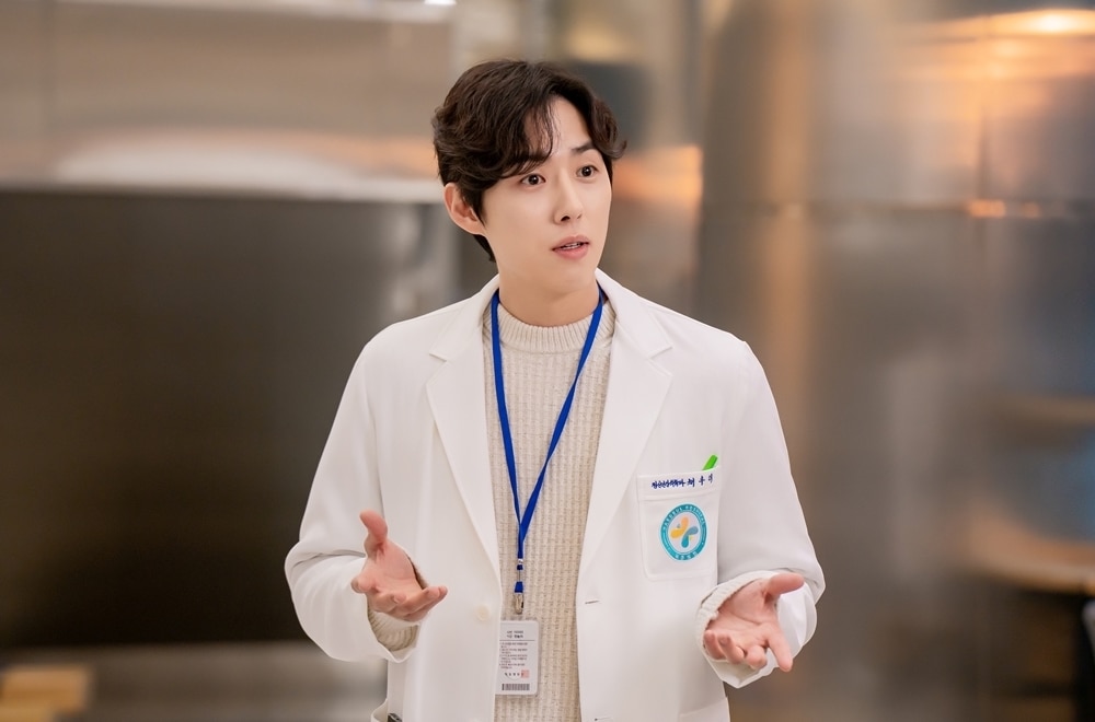 Пэк Сон Хён перевоплотится в доктора, искренне заботящегося о пациентах, в новой романтической дораме