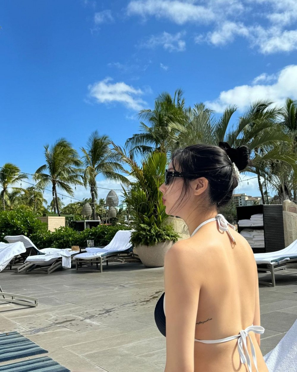 Квон Ынби поделилась эффектными фото в купальнике с отдыха на Гавайях