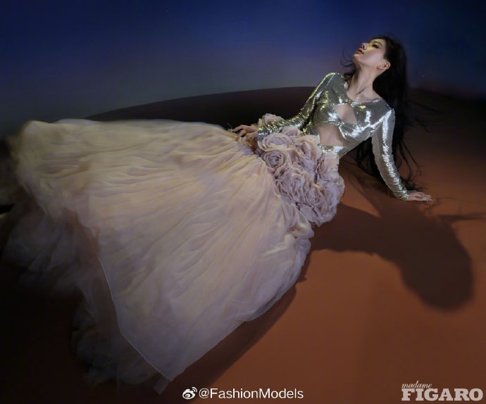Роскошная Чжао Лу Сы на обложке журнала Madame Figaro