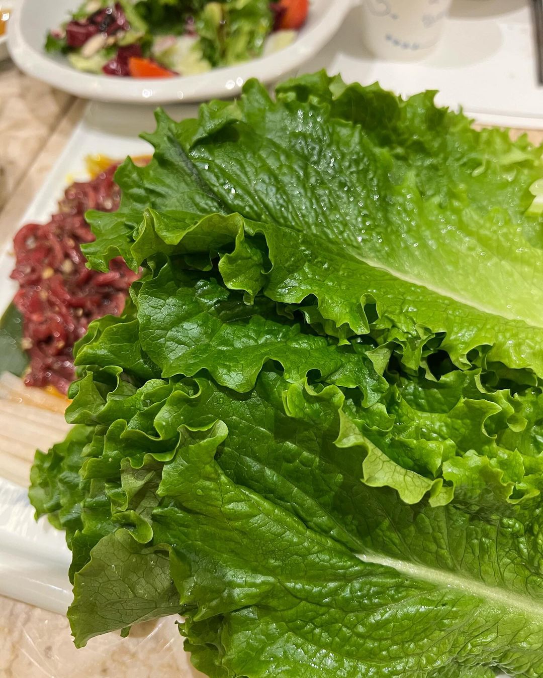 “Это сложно, но возможно”. Ким Мин Сок из MeloMance похудел на 25 кг съедая по 40 листьев салата за раз