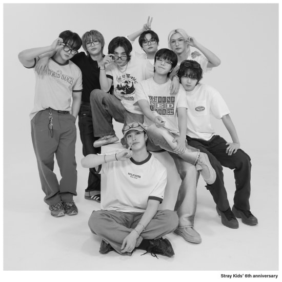 Stray Kids поделились новыми фото в честь 6-й годовщины дебюта