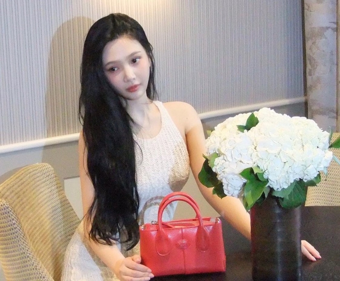 [DISQUS] Нетизены заявляют, что Джой из Red Velvet выглядит иначе на новых снимках