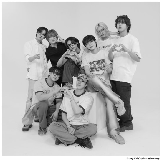 Stray Kids поделились новыми фото в честь 6-й годовщины дебюта