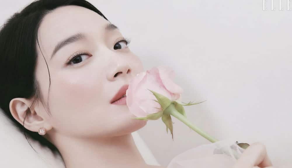 Шин Мин А излучает элегантность в потрясающей фотосессии для журнала Elle Korea