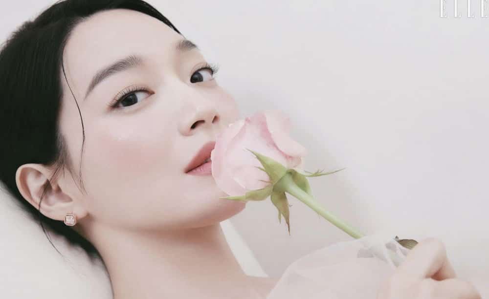 Шин Мин А излучает элегантность в потрясающей фотосессии для журнала Elle Korea