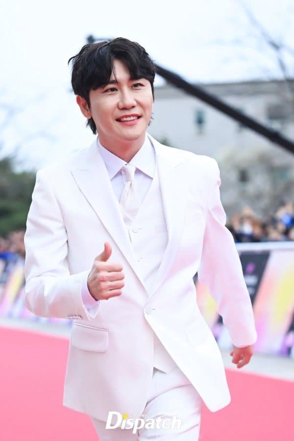 Корейские звёзды на красной дорожке церемонии награждения Universal Superstar Awards 2024