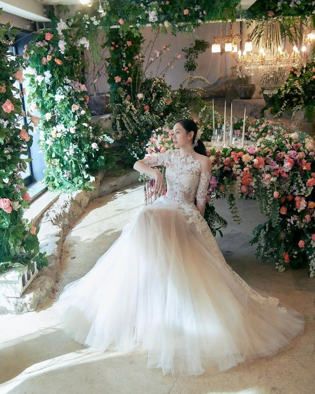 Сон Е Джин празднует 2-ю годовщину свадьбы с Хён Бином и делится великолепными фотографиями