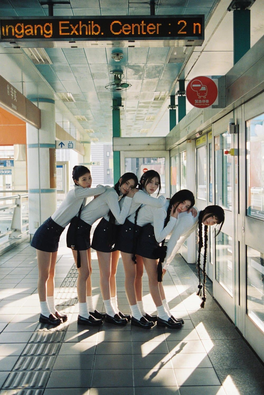 ILLIT представляют дебютный мини-альбом "Super Real Me" с милым видео-тизером и новыми фото
