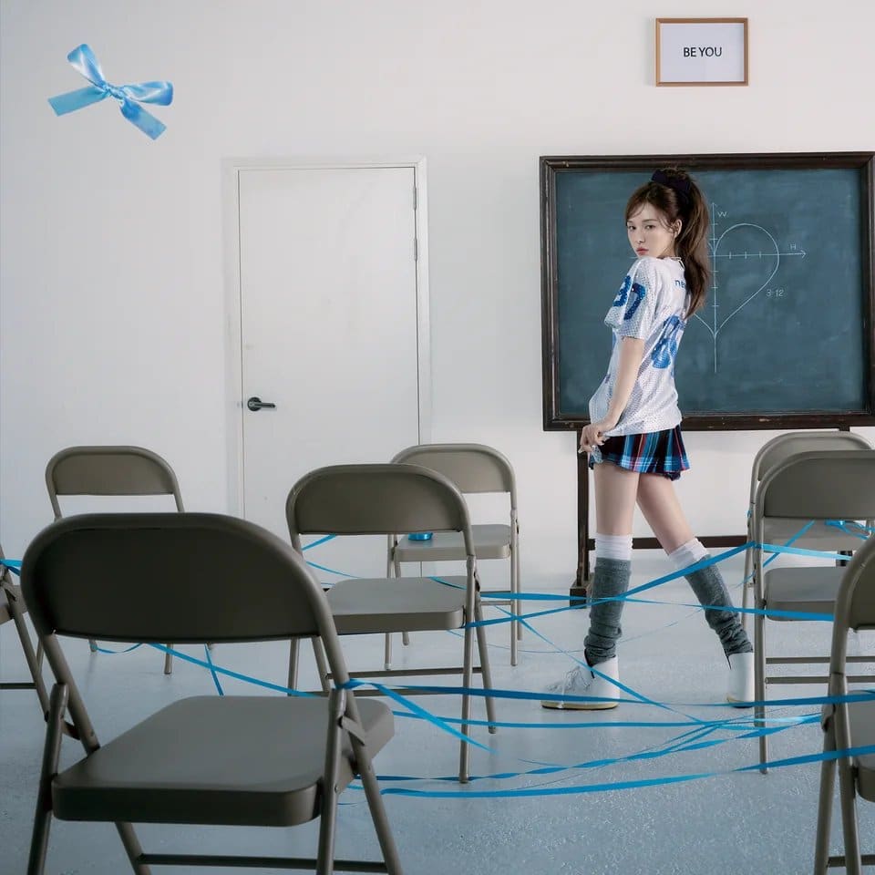 Венди из Red Velvet возвращается в школу и демонстрирует загадочную новую ауру для сольного мини-альбома "Wish You Hell"